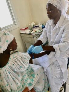 Laborantine formée grâce à VSF